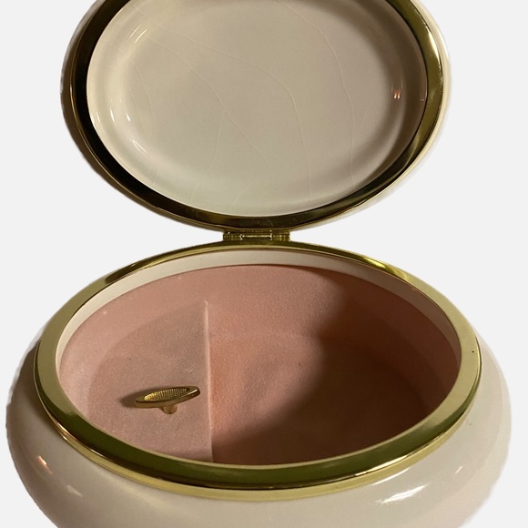 Vintage 1998 PS Limited Edition Oval Jewelry Music Trinket Box Case SEE> - Picture 6 of 12